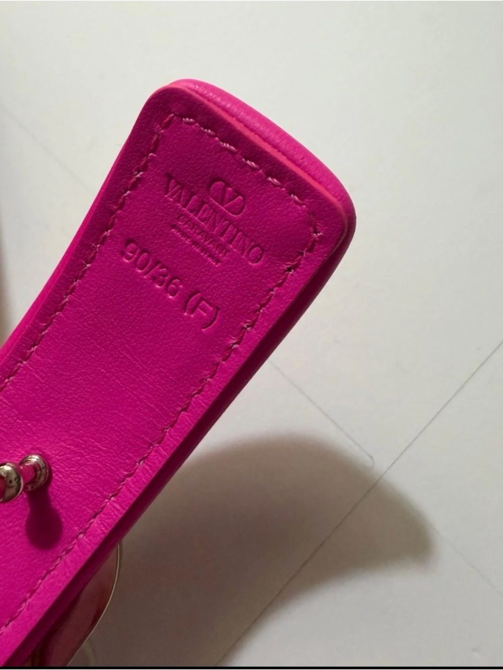 Valentino Pink VLogo Leather Belt NWT and box - Picture 8 of 9
